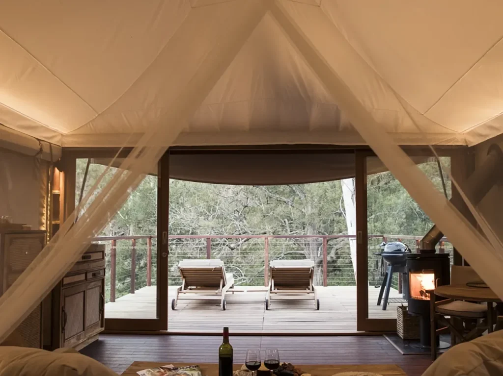 Luxury glamping with fireplace and outdoor deck in NSW less than 3 hrs from Sydney. Views of the river and beautiful mountains.