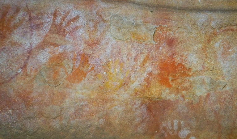 Red Hands Cave
Glenbrook area in Blue Mountains National Park